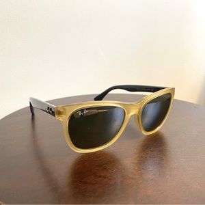 Ray-Ban 4184 Wayfarers